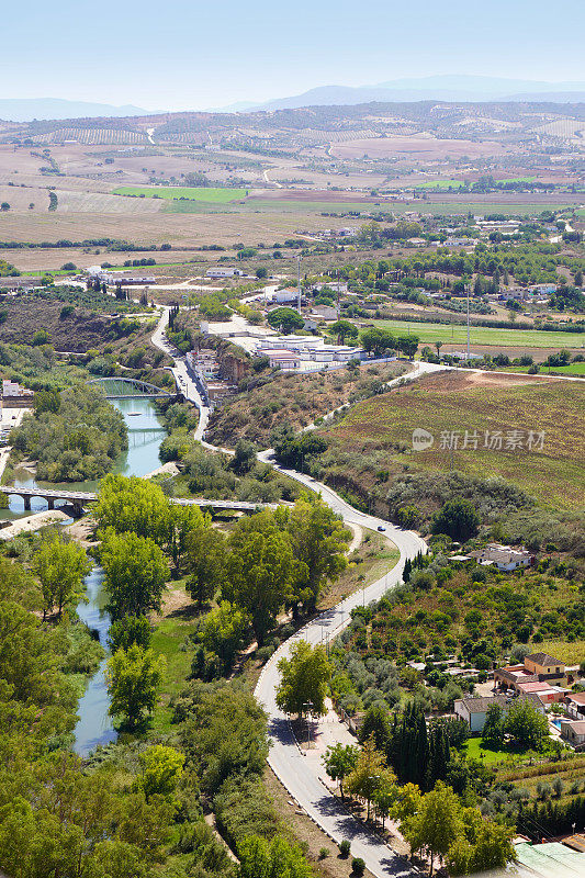 蜿蜒的乡村道路，西班牙景观，高架景观，Arcos de la Frontera, Cádiz，西班牙